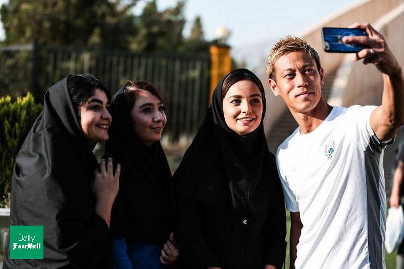 عکس/ سلفی هوندا با دختران ایرانی