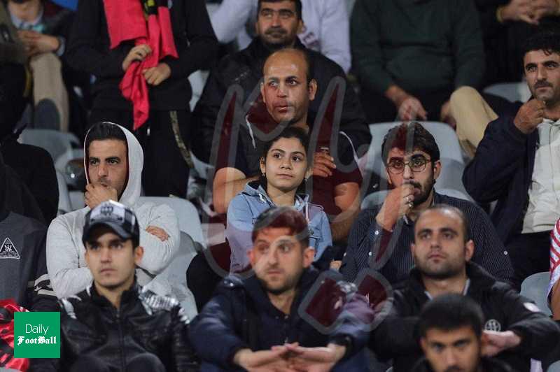 عکس/ دختر پرسپولیسی تماشاگر بازی با ماشین سازی در آزادی