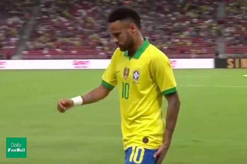 مصدومیت نیمار در بازی برزیل و نیجریه