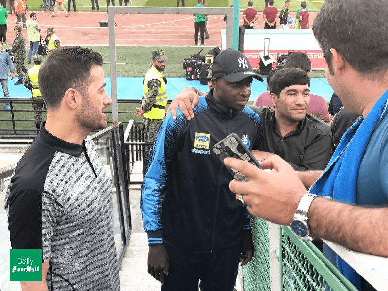 عکس/ سلفی هواداران استقلال با شیخ دیاباته