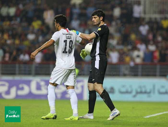 عکس/ درگیری ستاره پرسپولیس با گلر فولاد