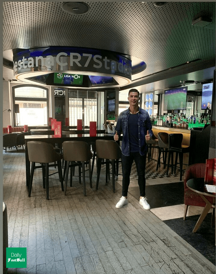 رونالدو به جای مراسم توپ طلا کجا رفت؟