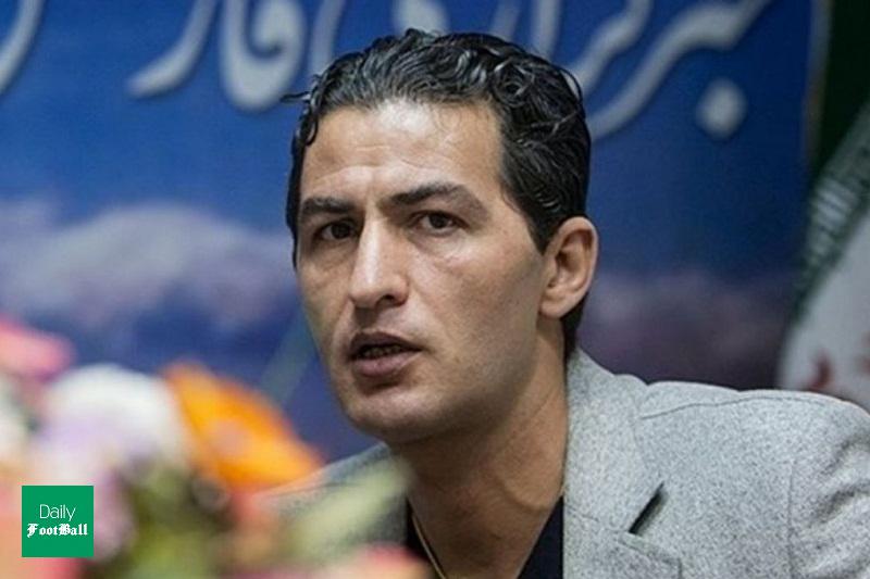 دست بازیکنان استقلال را می بوسم