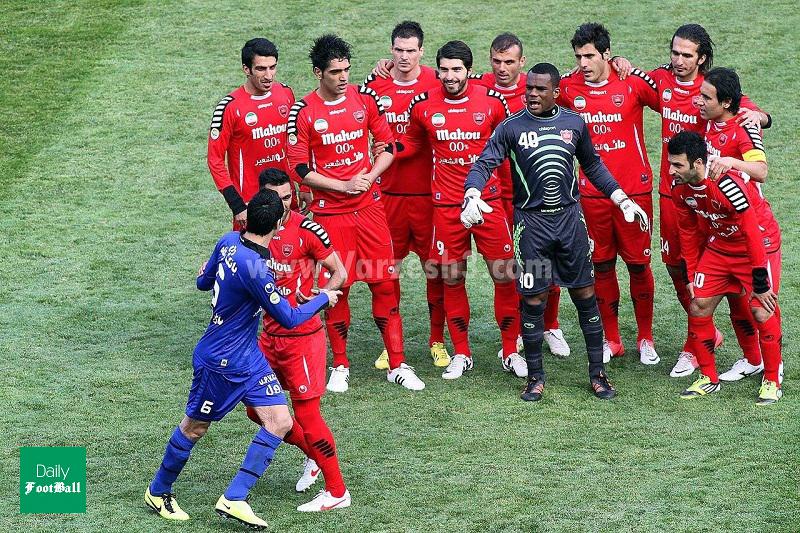 جواد نکونام در محاصره پرسپولیسی ها