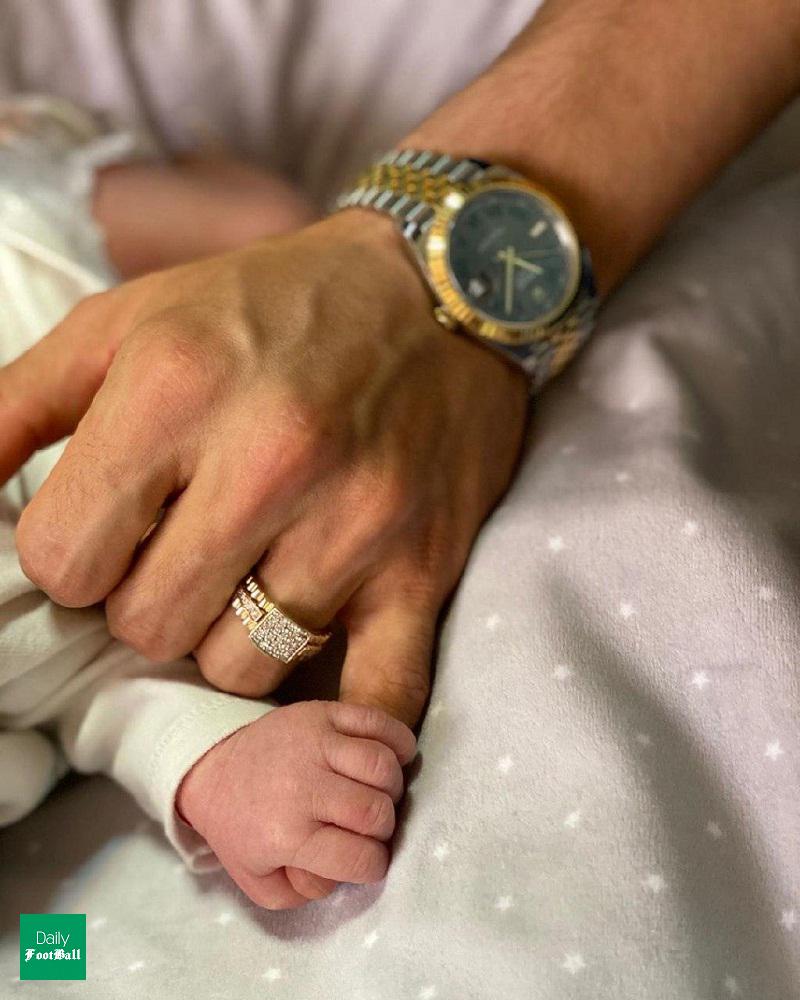 هدیه ویژه برای کاپیتان سرخپوشان