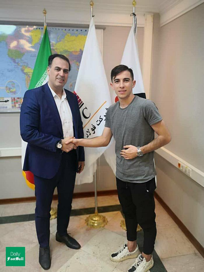 فرشاد احمدزاده به استقلال نرفت و با فولاد تمدید کرد