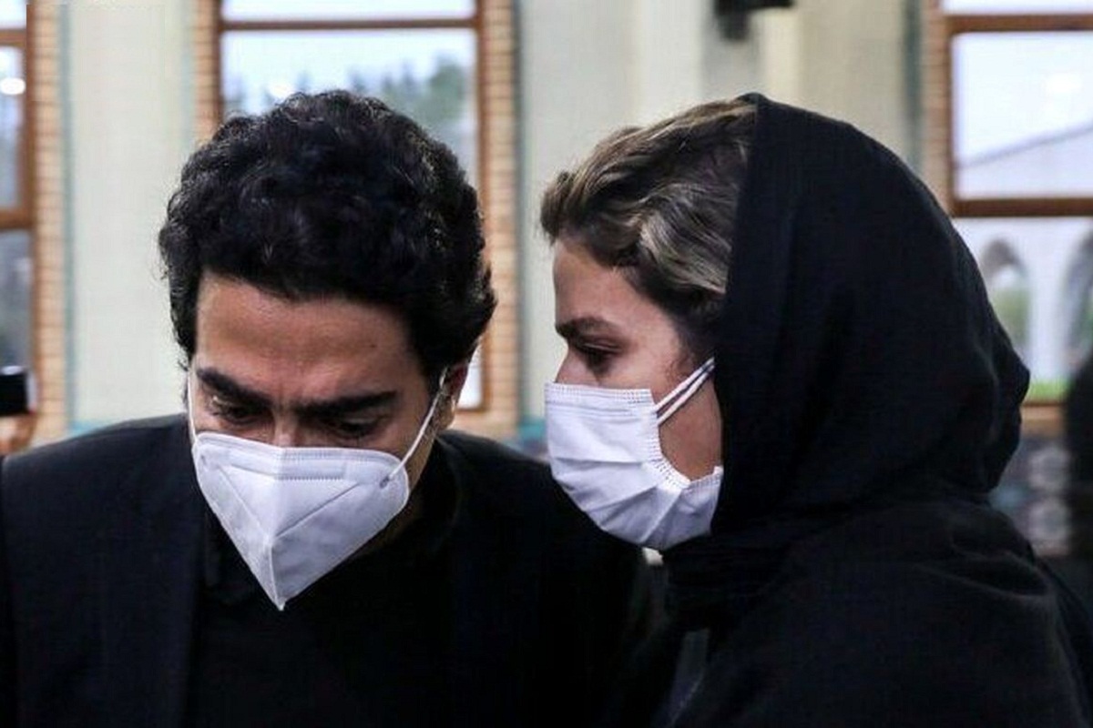 فیلم| اهدای گل همایون شجریان به سحر دولتشاهی در کنسرت | دیلی فوتبال