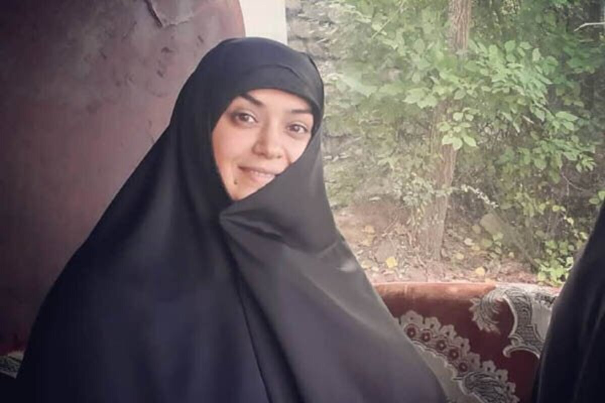 عکس| الهام چرخنده با حجاب در بیمارستان بستری شد عکس| الهام چرخنده با حجاب در بیمارستان بستری شد | دیلی فوتبال