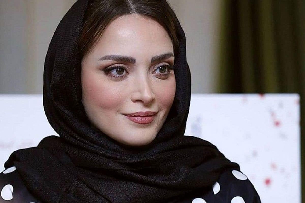 عکس| رونمایی بهنوش طباطبایی از مجسمه اش عکس| رونمایی بهنوش طباطبایی از مجسمه اش | دیلی فوتبال