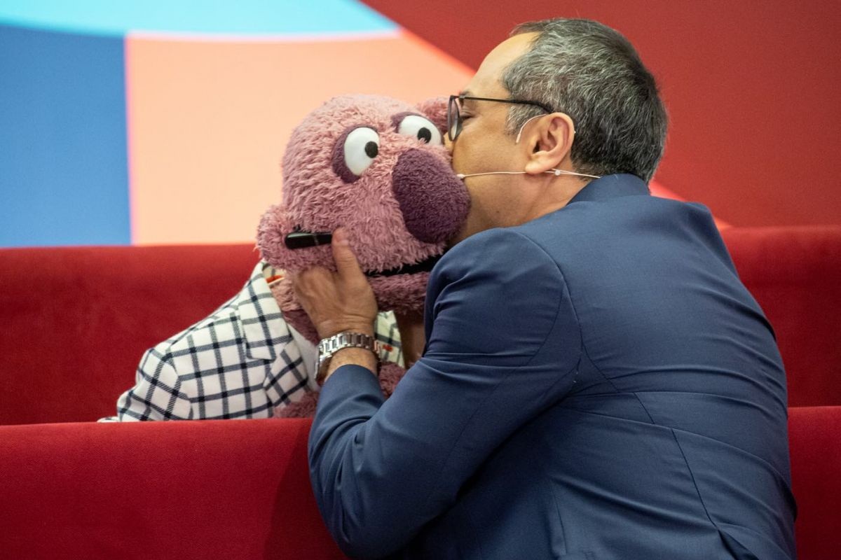 فیلم| کنایه رامبد جوان و جناب خان به حسن عباسی در برنامه خندوانه | دیلی فوتبال