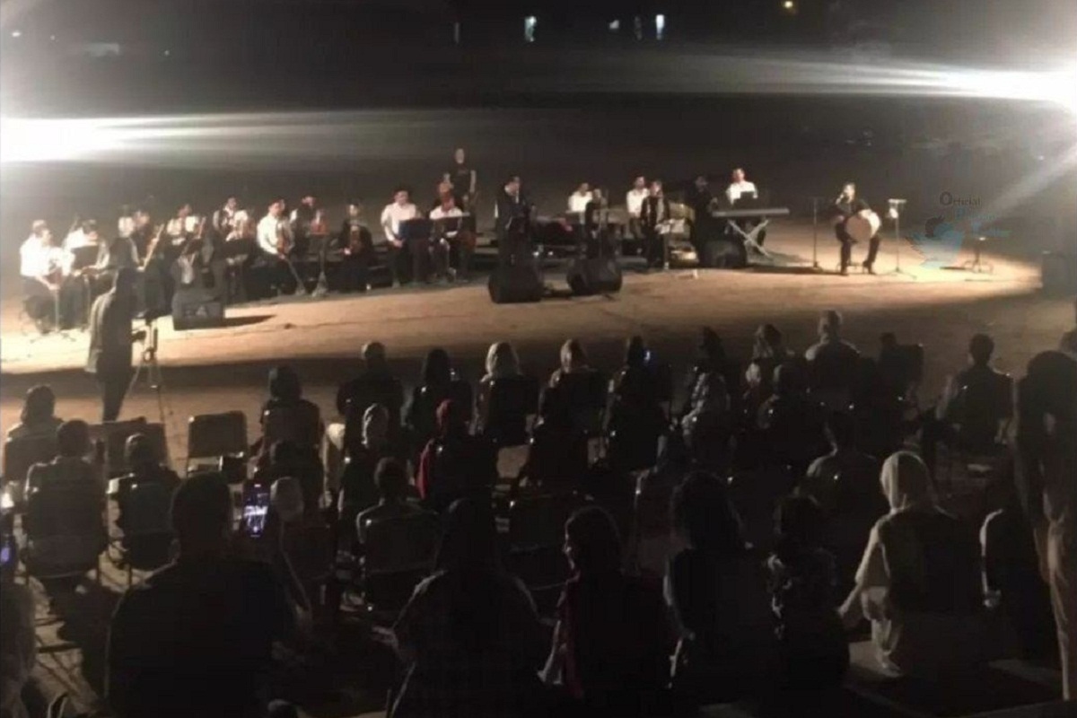 عکس| اقدام هنجارشکنانه نوازندگان یزدی جنجال به پا کرد | دیلی فوتبال
