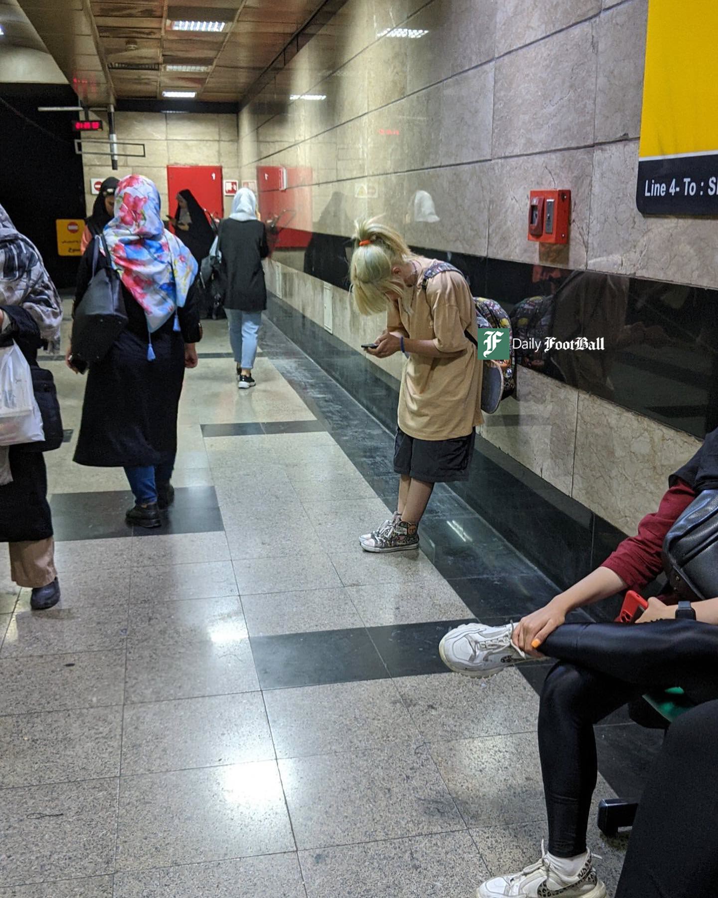 عکس| کشف حجاب در متروی تهران: انتظامات مترو در خواب! | دیلی فوتبال