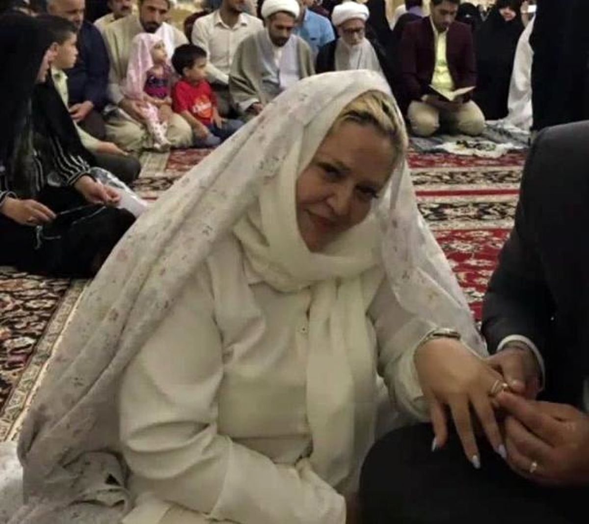 عکس| مراسم عقد بهاره رهنما در حرم امام رضا (ع) با چادر | دیلی فوتبال