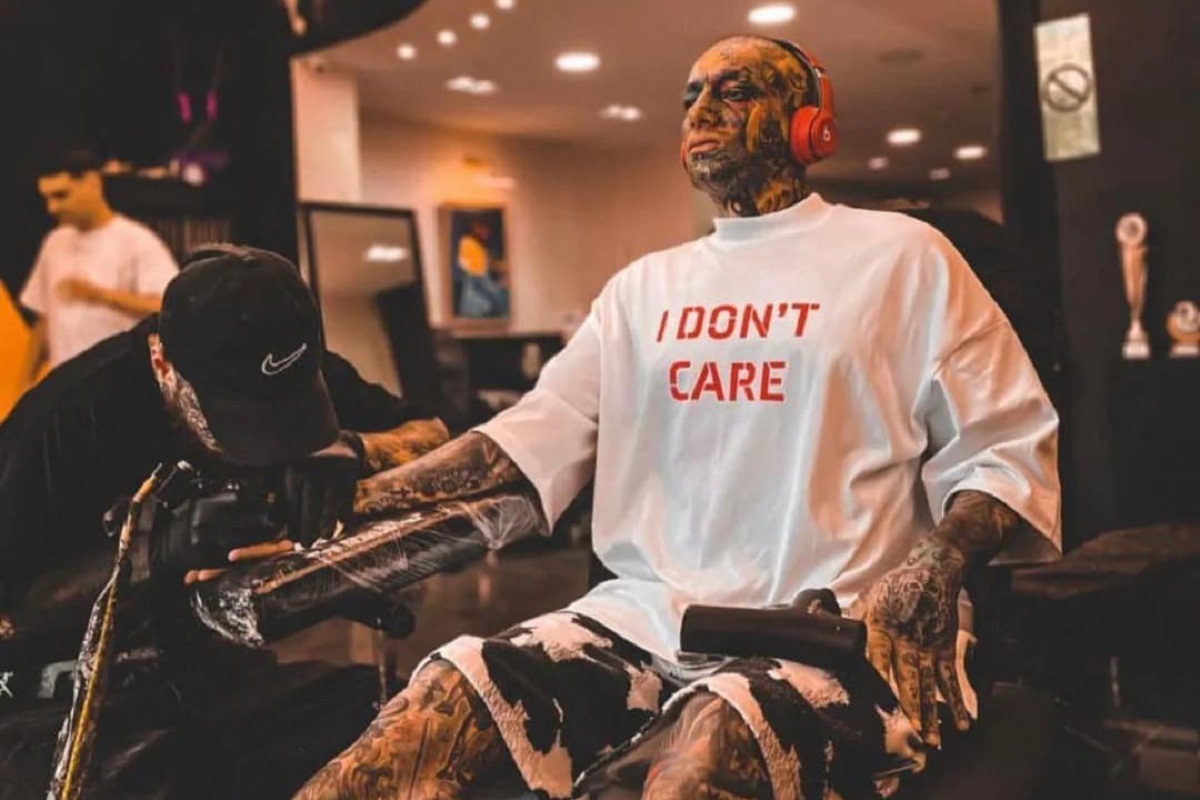 پشیمانی امیر تتلو از تتو: هرکس هرچه به دستش رسیده روی بدنم کشیده است! پشیمانی امیر تتلو از تتو: هرکس هرچه به دستش رسیده روی بدنم کشیده است! | دیلی فوتبال