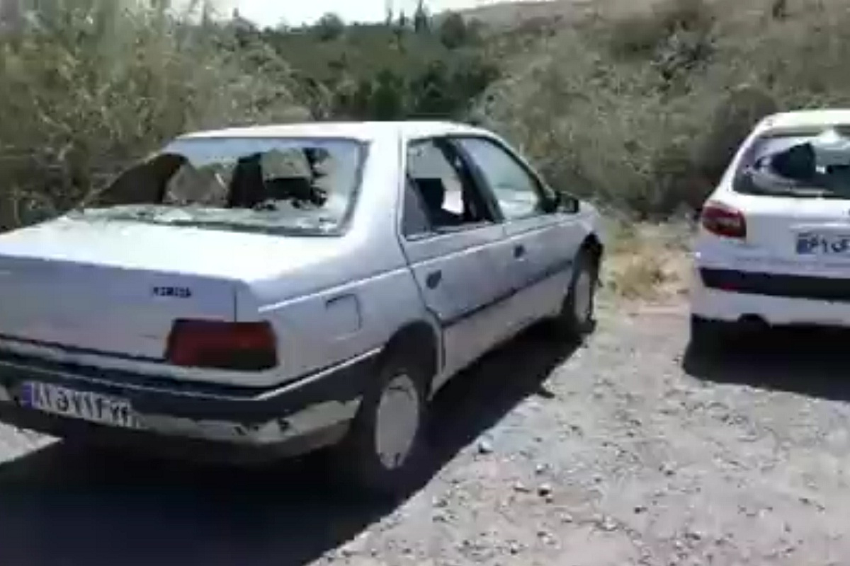 فیلم| شکستن شیشه ماشین ها در روستای ارزنه به علت هتک حرمت عاشورای حسینی (ع) | دیلی فوتبال