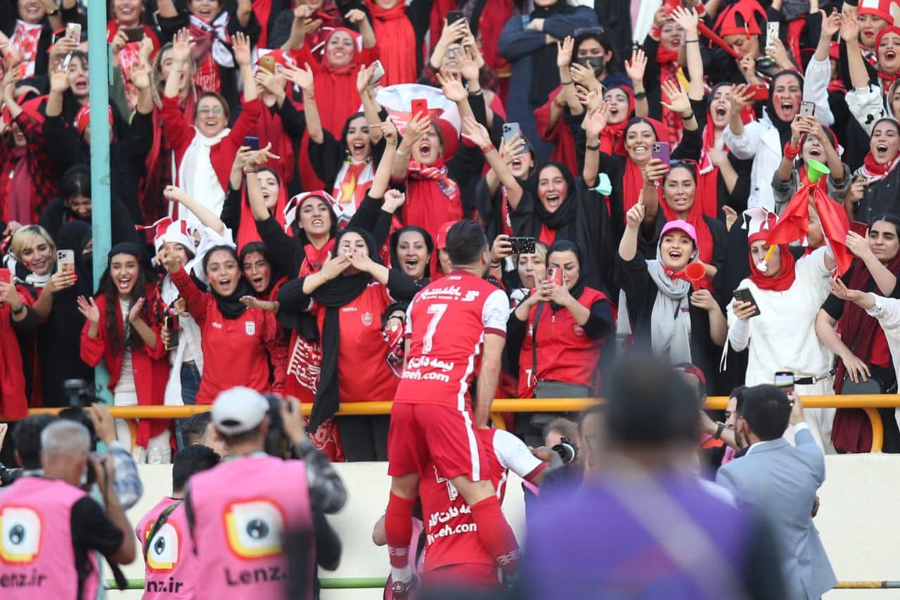 واکنش باشگاه سپاهان به توهین وقیحانه هواداران به دختران پرسپولیس | دیلی فوتبال