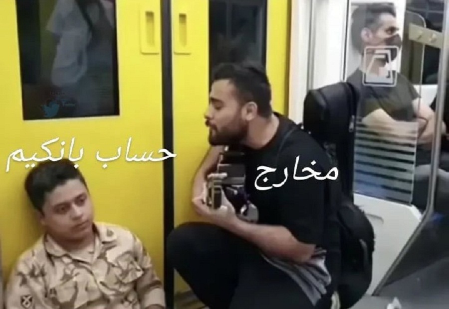 فیلم| اجرای آهنگ «جناب سروان نزن قلبم ضعیفه» با گیتار در مترو + واکنش های طنز کاربران | دیلی فوتبال
