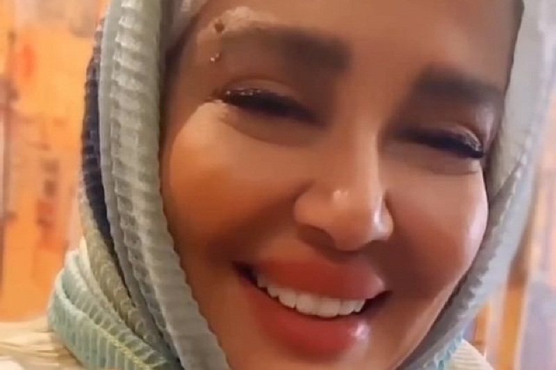 فیلم| بهاره رهنما اژدهای ریش دار را به آغوش کشید! | دیلی فوتبال