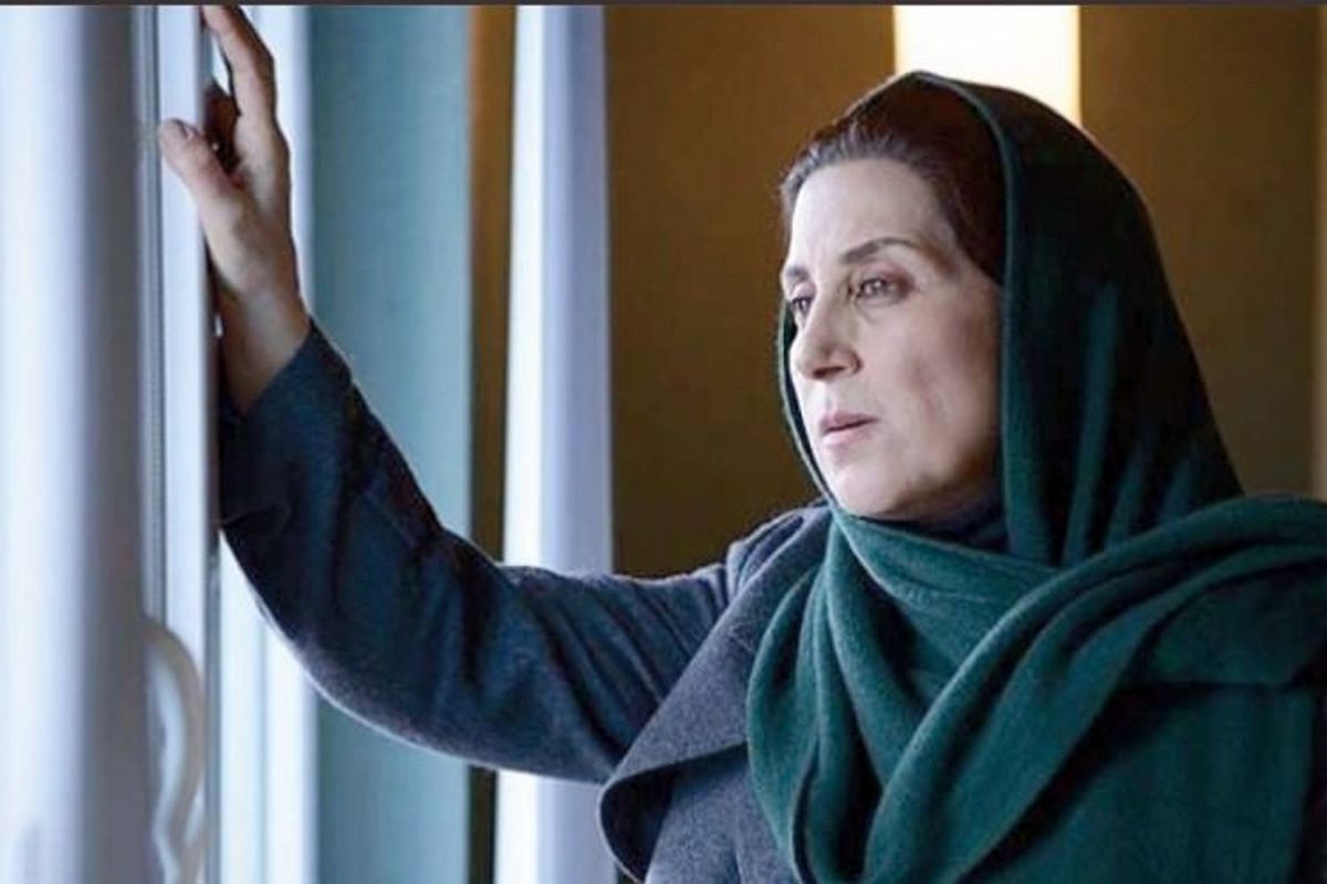 فیلم| کشف حجاب فاطمه معتمدآریا در 60 سالگی بر سر مزار امین تارخ | دیلی فوتبال