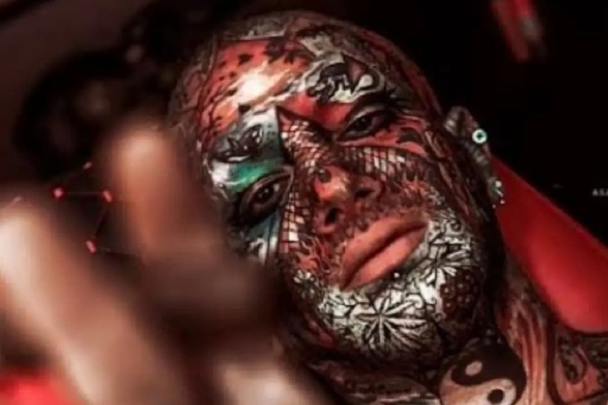 ادعای مادر امیر تتلو درباره شرایط این خواننده در زندان | دیلی فوتبال