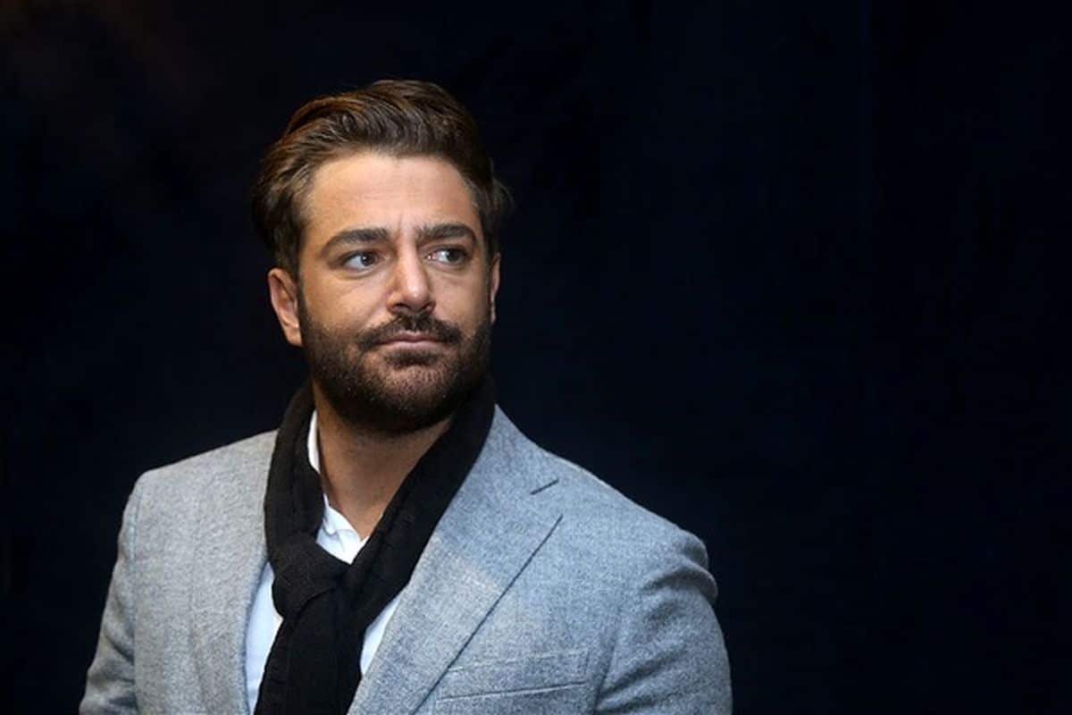 فیلم| نماز جماعت مدافعان حرم برای محمدرضا گلزار | دیلی فوتبال