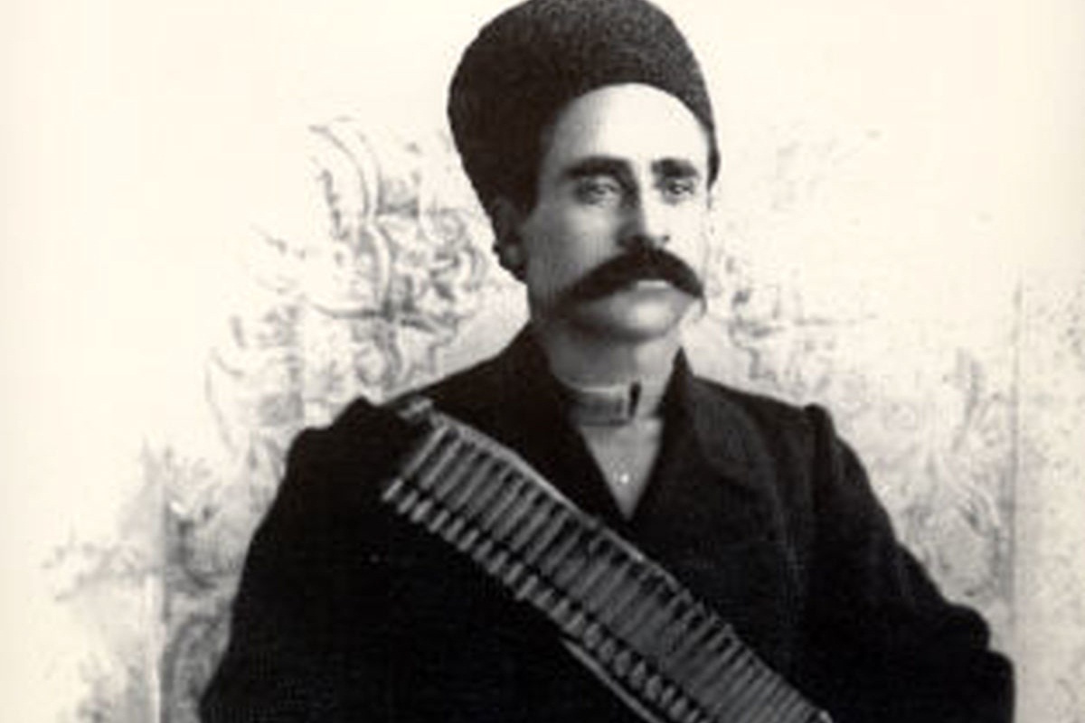 فیلم| اهانت بی شرمانه به «ستارخان» سردار ملی ایران در ارمنستان جنجال به پا کرد | دیلی فوتبال