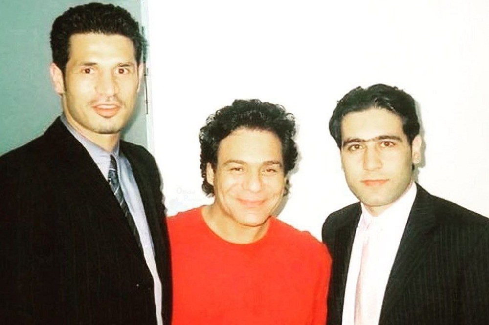 عکس| تصویر زیرخاکی از علی دایی و مهدی مهدوی کیا در کنار خواننده لس آنجلسی | دیلی فوتبال