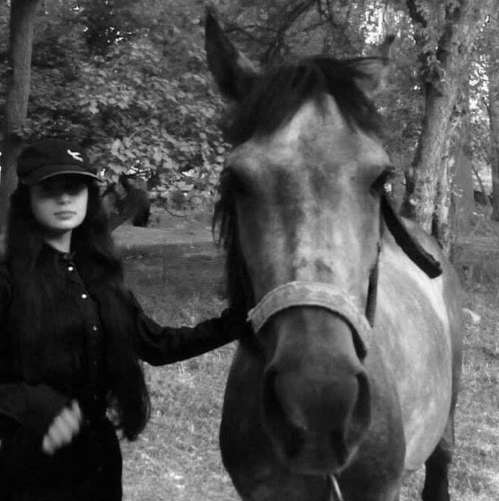 عکس| پارمیس همنوا دختر دانش آموز ایرانشهری کیست و آیا در اغتشاشات سیستان و بلوچستان کشته شده است؟ | دیلی فوتبال