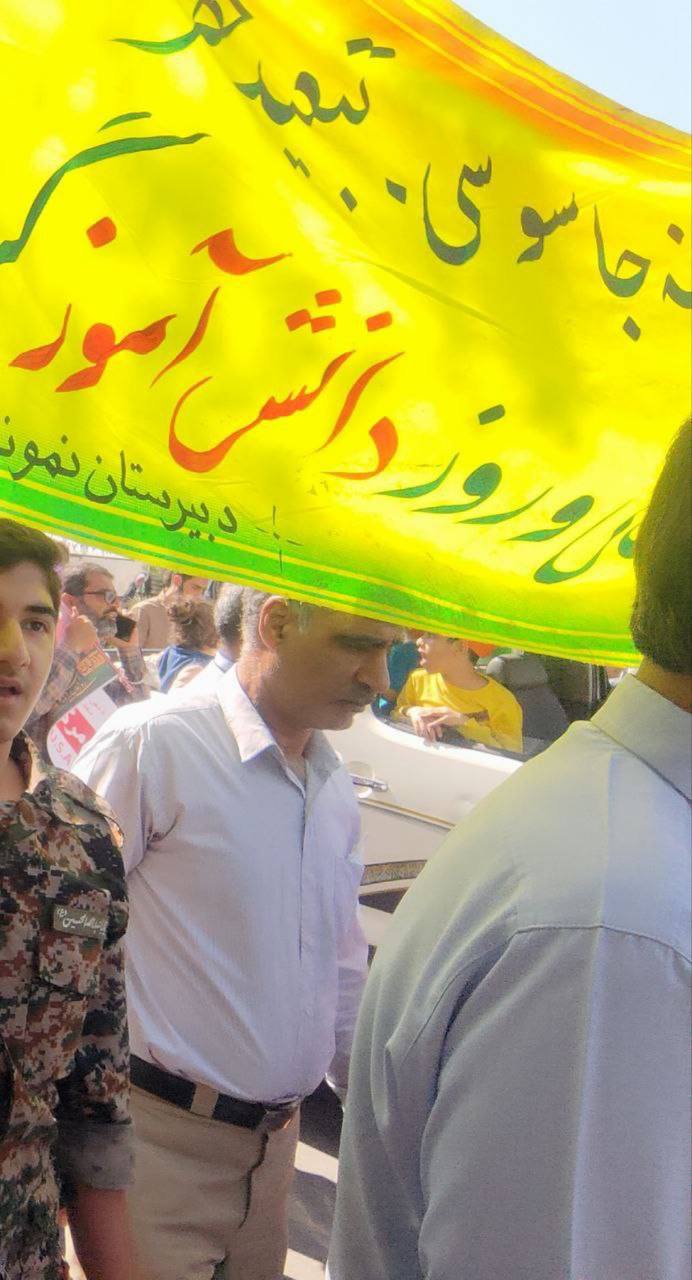 عکس| حضور پدر مهدی طارمی در راهپیمایی یوم الله 13 آبان بوشهر | دیلی فوتبال