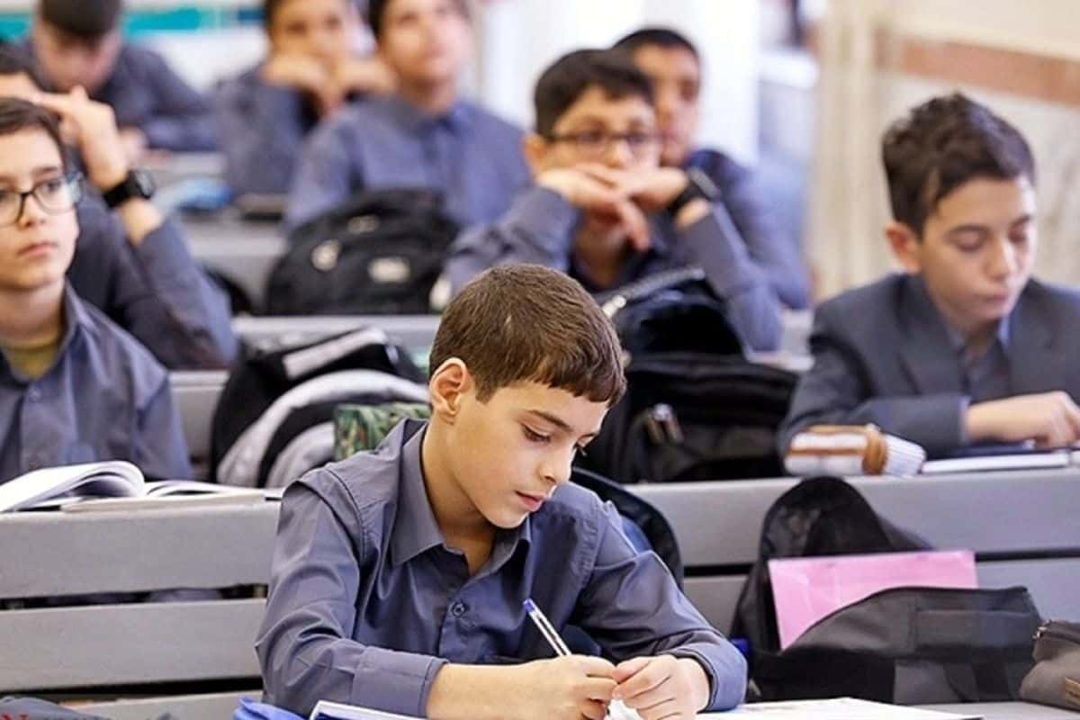 فیلم| توهین دانش آموزان به معلم ارومیه ای؛ واکنش آموزش و پرورش چه بود؟ | دیلی فوتبال