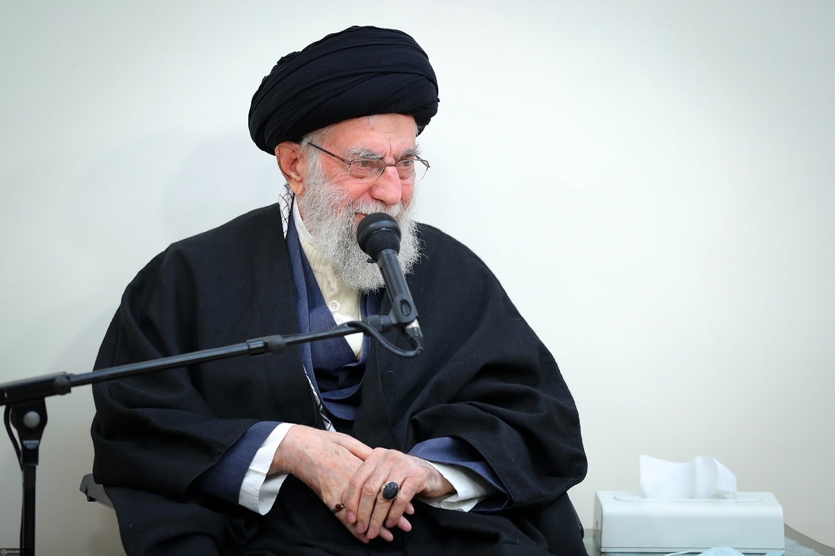 عکس| لباس گرم رهبر انقلاب در دیدار اخیر برای صرفه جویی در مصرف گاز | دیلی فوتبال
