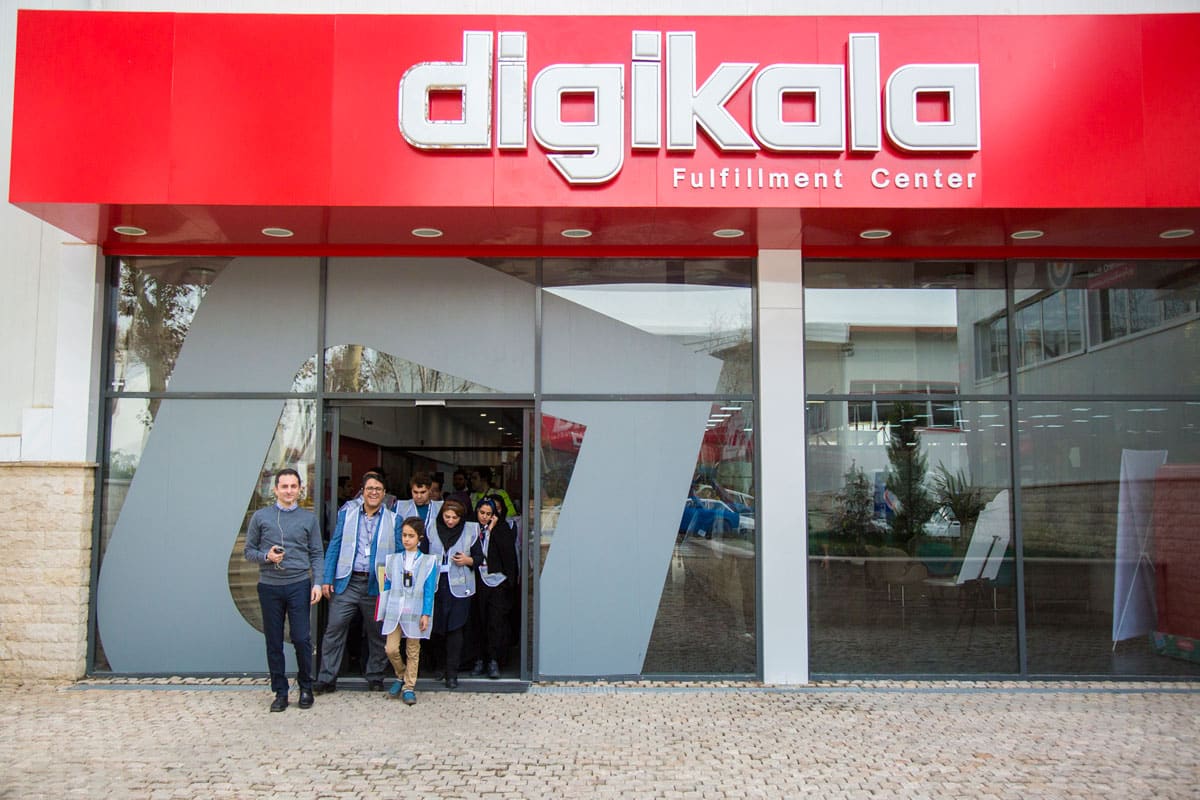 عکس| وضعیت حجاب و پوشش کارمندان دیجی کالا | دیلی فوتبال