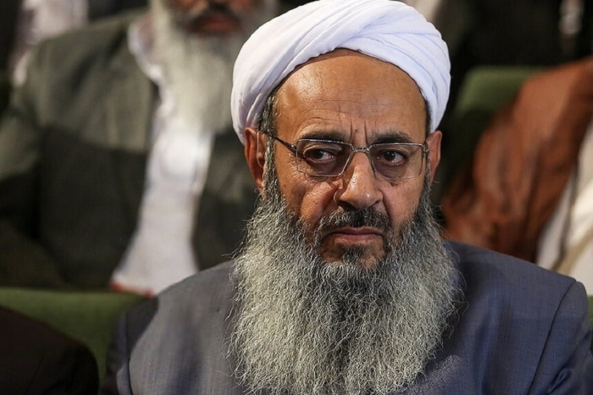 فیلم| ردای رژیم وهابی آل سعود بر دوش مولوی عبدالحمید؛ هدیه ویژه پادشاه عربستان به امام جمعه مسجد مکی | دیلی فوتبال