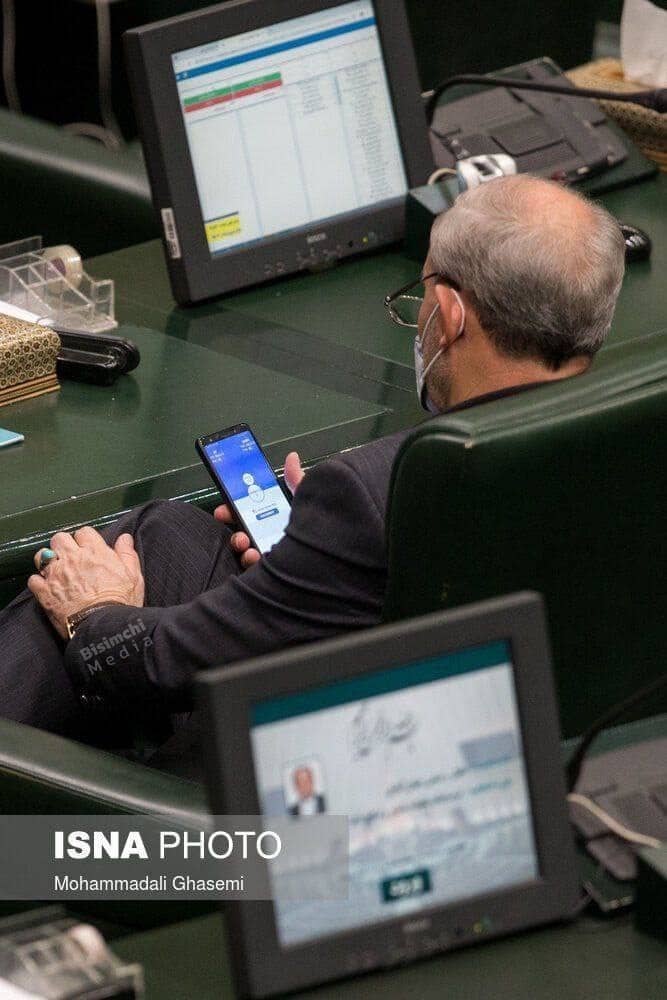 عکس| تلاش نماینده مجلس برای اتصال به وی پی ان! | دیلی فوتبال