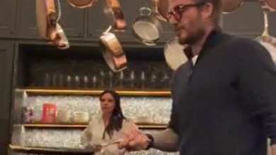 فیلم| آشپزی دیوید بکام در حضور همسرش ویکتوریا | دیلی فوتبال