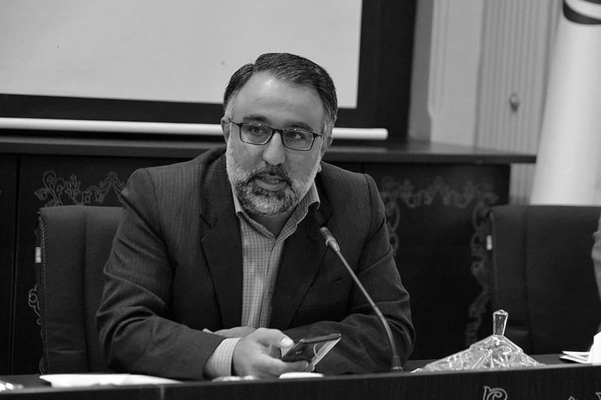 اسماعیل احمدی مشاور وزیر ورزش در حادثه سقوط هلیکوپتر جان باخت اسماعیل احمدی مشاور وزیر ورزش در حادثه سقوط هلیکوپتر جان باخت | دیلی فوتبال