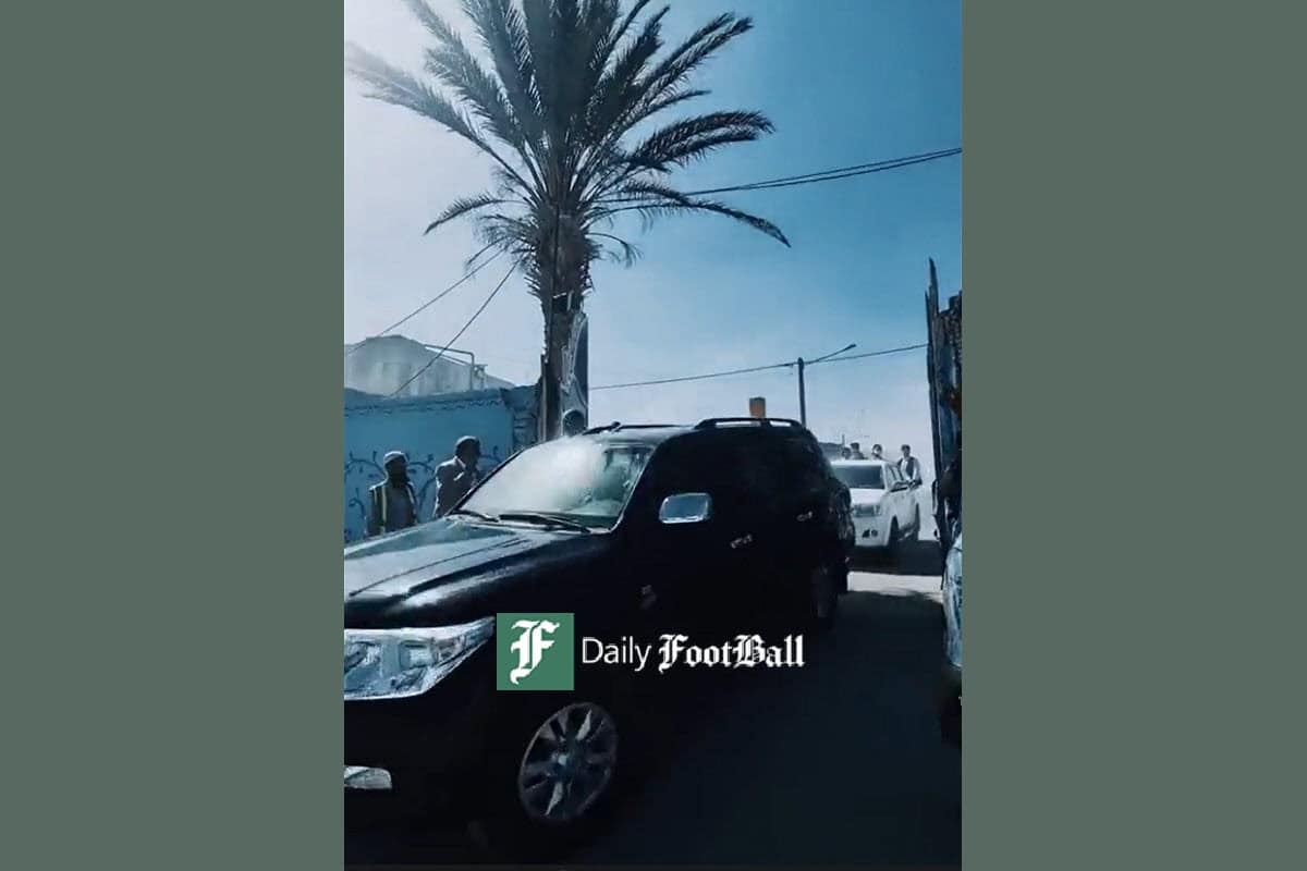 فیلم| لحظه خروج مولوی عبدالحمید از مسجد مکی زاهدان تحت تدابیر امنیتی شدید | دیلی فوتبال