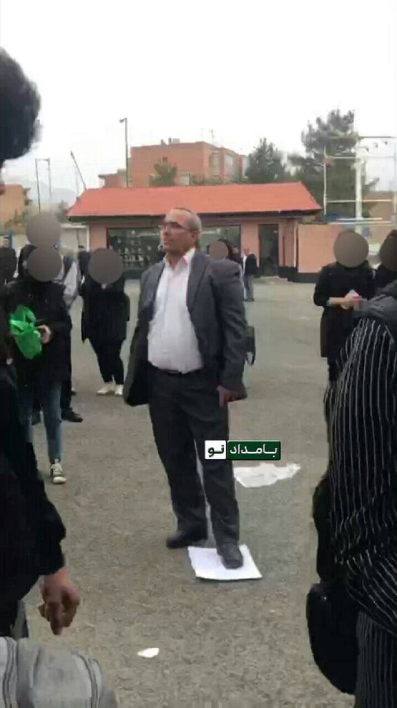 عکس| شعار «زن زندگی آزادی» زیر پای معاون حراست دانشگاه علامه طباطبایی عکس| شعار «زن زندگی آزادی» زیر پای معاون حراست دانشگاه علامه طباطبایی | دیلی فوتبال