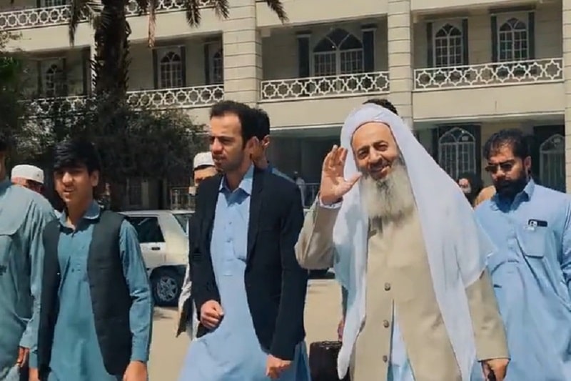 فیلم| پای زنان به مسجد مکی زاهدان باز شد؛ گفتگوی زن ها با مولوی عبدالحمید برای اولین بار | دیلی فوتبال