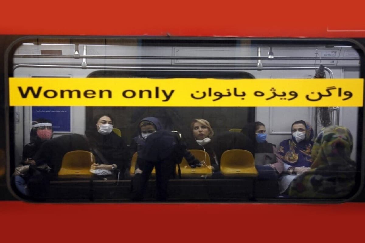 فیلم| ممانعت از ورود زنان بی حجاب به متروی تهران؛ امر به معروف انتظامات مترو | دیلی فوتبال