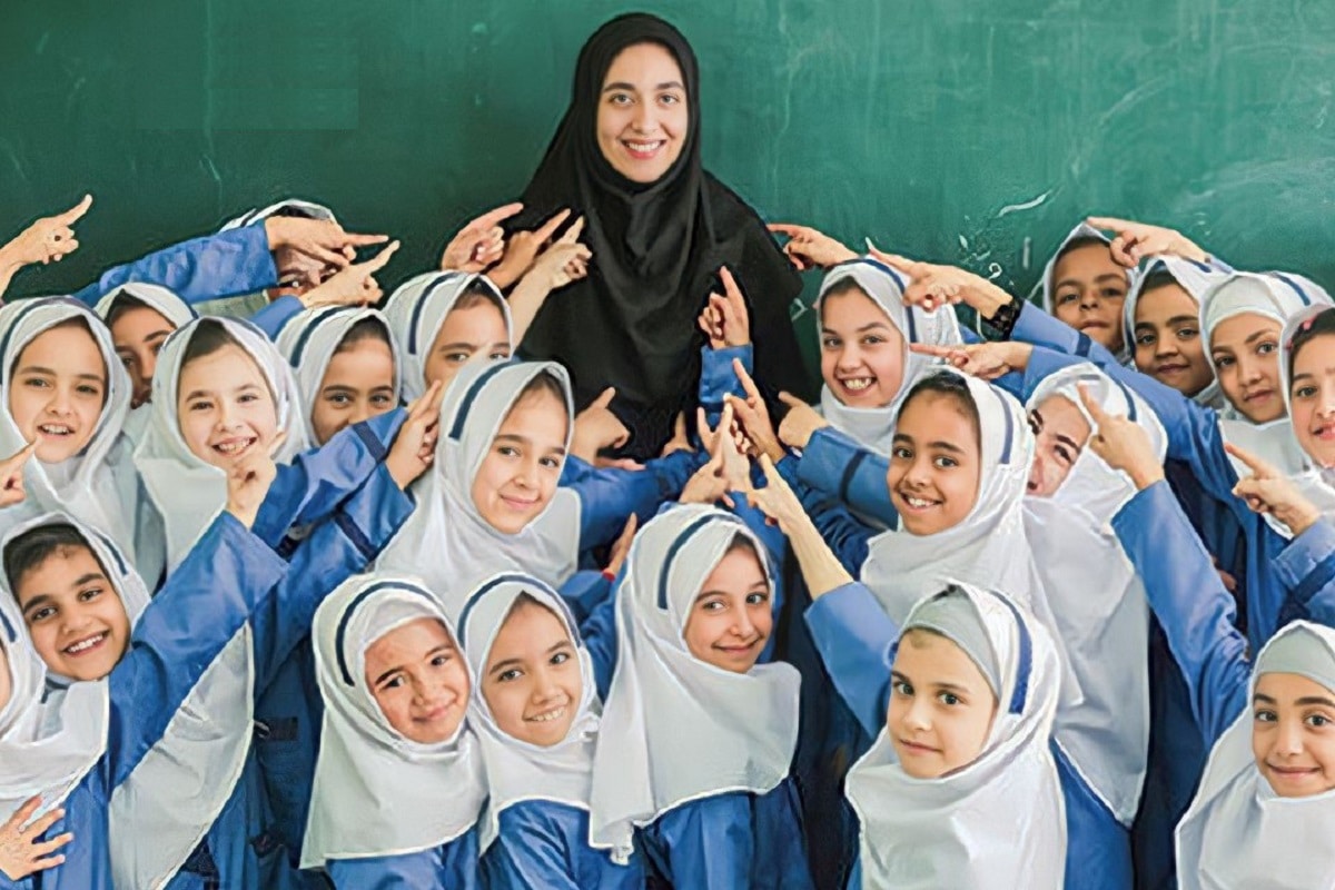 هدیه میلیونی رئیسی به معلمان به مناسبت روز معلم 1402 | دیلی فوتبال