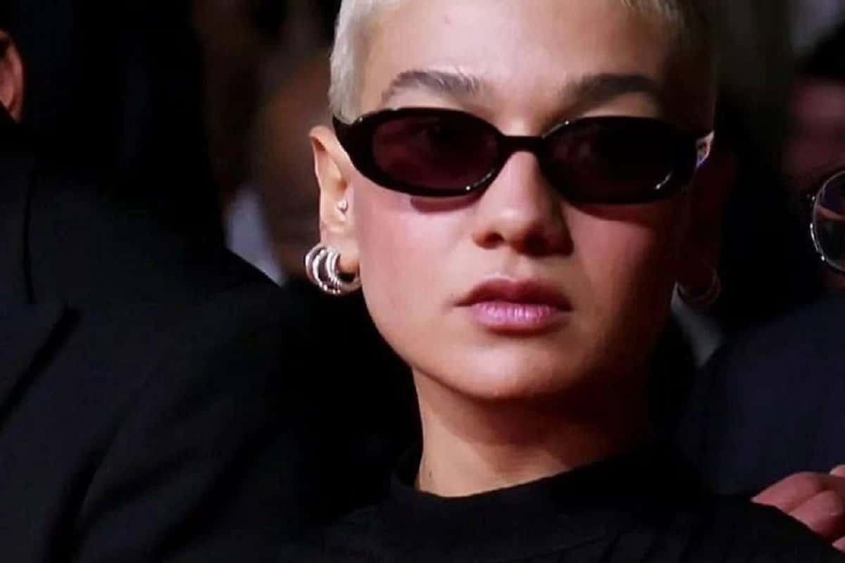 عکس| در آغوش مردان غریبه؛ کشف حجاب و هنجارشکنی صدف عسگری بازیگر فیلم آیه های زمینی در جشنواره کن | دیلی فوتبال