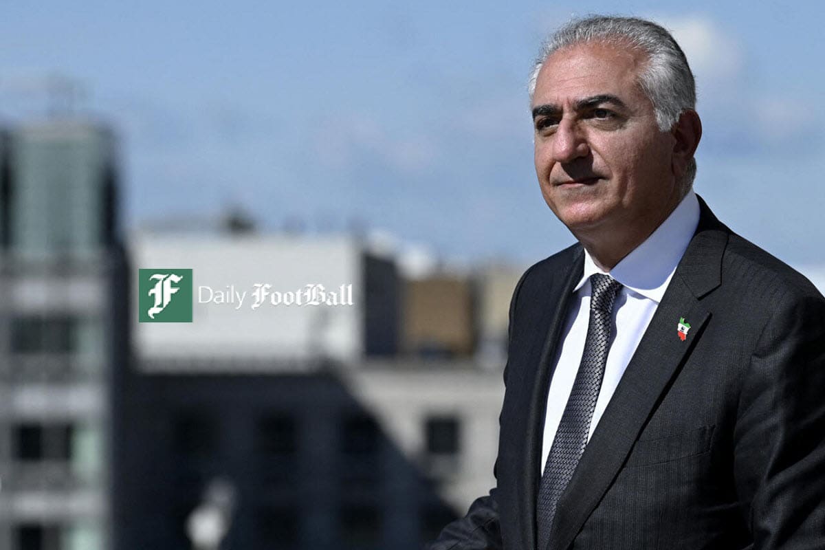 عکس| بدل رضا پهلوی در مترو تهران | دیلی فوتبال