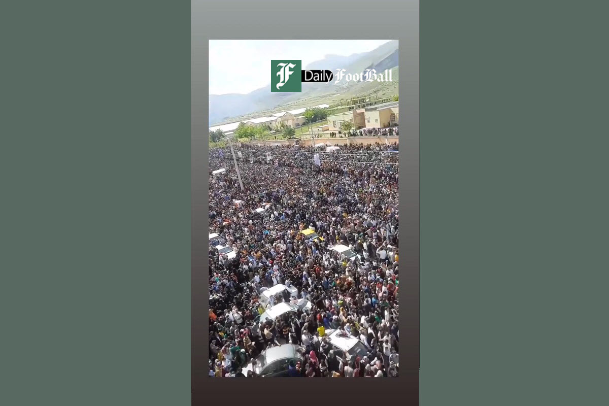 فیلم| استقبال بی نظیر مردم از همایش پیاده روی خانوادگی در شهرستان ماکو | دیلی فوتبال