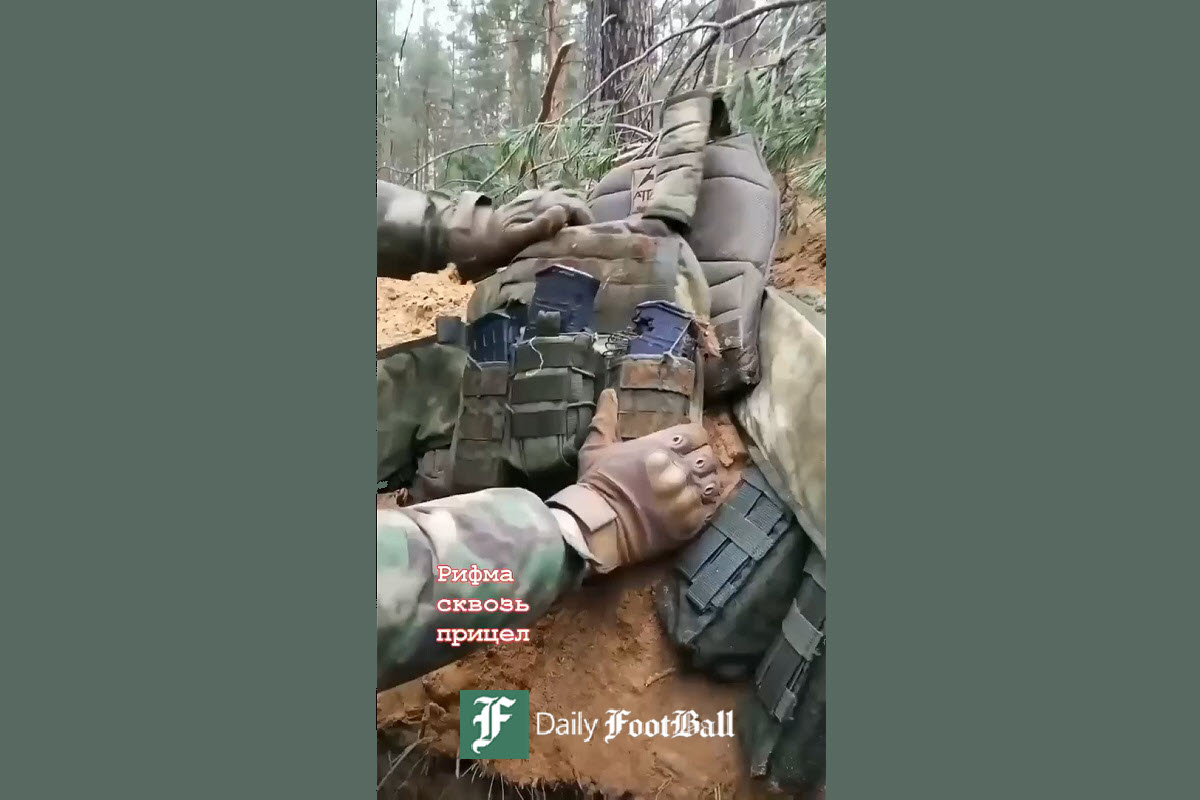 فیلم| جلیقه ضد گلوله سرباز روس که جان او را در برابر چندین شلیک پشت سر هم نجات داد | دیلی فوتبال