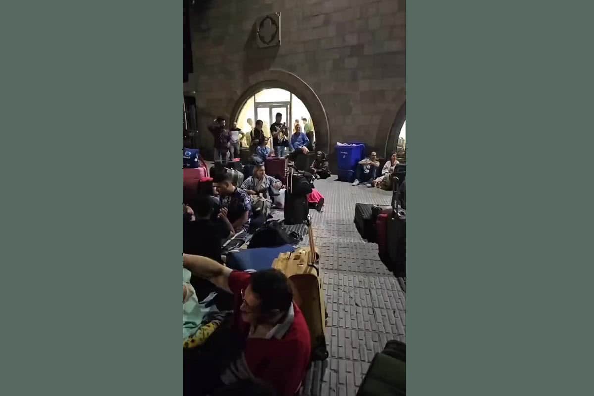 فیلم| وضعیت اسفناک مسافران ایرانی در مرز ارمنستان فیلم| وضعیت اسفناک مسافران ایرانی در مرز ارمنستان | دیلی فوتبال