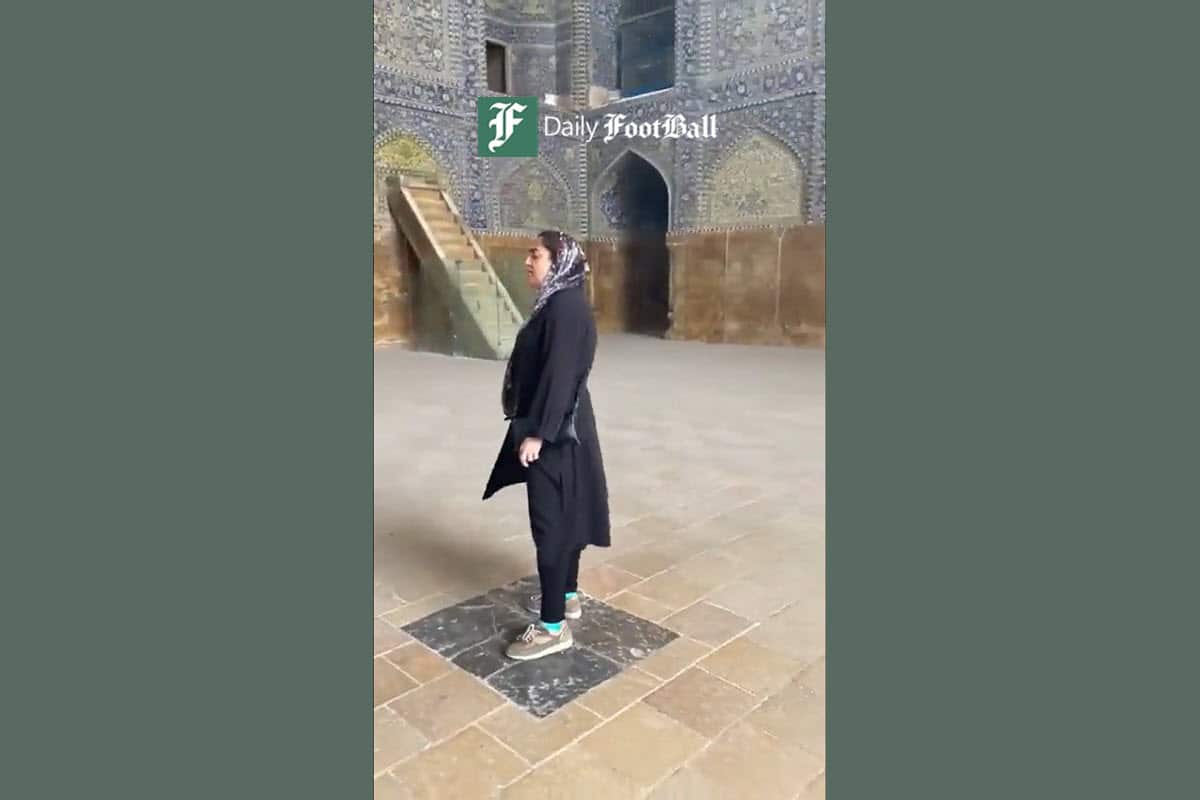 فیلم| آوازخوانی یک زن در مسجد شاه اصفهان؛ حرمت شکنی در حضور توریست ها | دیلی فوتبال