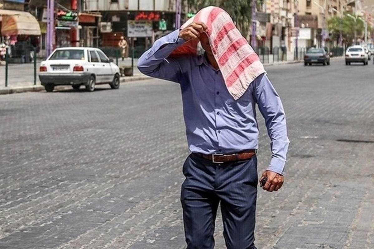 عکس| اقدام تحسین برانگیز یک نمایشگاه دار در گرمای هوای تهران عکس| اقدام تحسین برانگیز یک نمایشگاه دار در گرمای هوای تهران | دیلی فوتبال