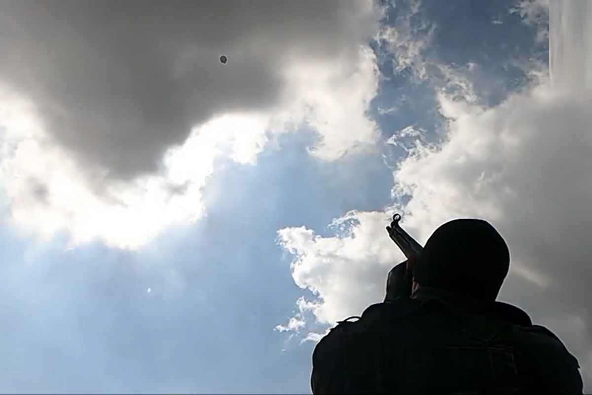 فیلم| چالش تیراندازی نیروهای ویژه نوپو همراه با سرگیجه فیلم| چالش تیراندازی نیروهای ویژه نوپو همراه با سرگیجه | دیلی فوتبال