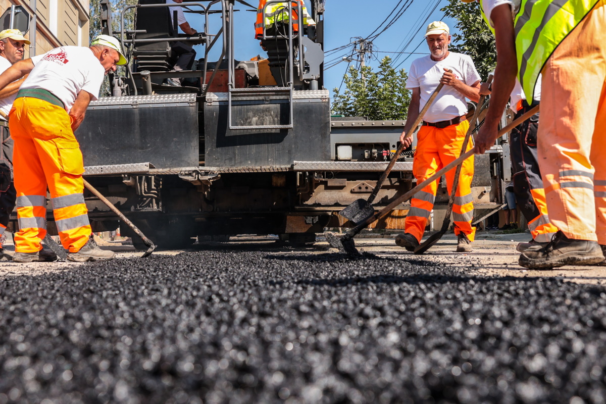 فیلم| رونمایی شهرداری تبریز از پیشرفته ترین روش آسفالت ریزی! | دیلی فوتبال